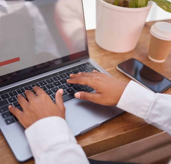 laptop-hands